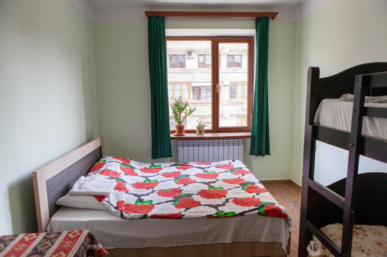Center Hostel And Tours Erévan Extérieur photo